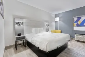 Quality Inn Prattville I-65 - Room
