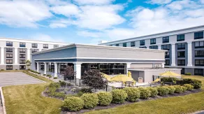 Holiday Inn Cleveland - South Independence by IHG - Piscine