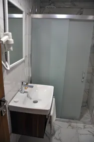 Saka Life Hotel - Baño