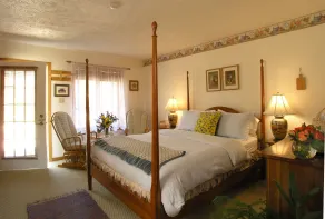 Swiss Woods Bed & Breakfast Inn - Room