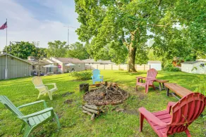 Powers Lake Gem: Peek-a-boo Views & Beach Access - Innenbereich