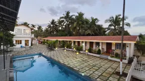 King of Kings by iLiF Hotels - Piscine