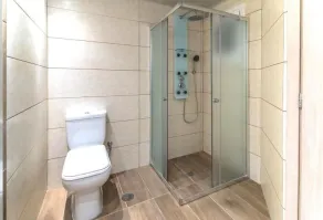 Downtown Modern 2 Storey Building - Bagno