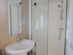 39 Greenlands, Littlesea Holiday Park - Badrum