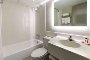 Days Inn by Wyndham Sandusky Cedar Point - Salle de bain