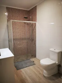 "room in Guest Room - Caparica Poshtel An Luxury Hostel" - Badeværelse