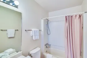 Pool & Hot Tub Access: Central Steamboat Condo - Interiör