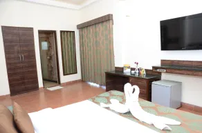 Upper Deck Resort - Highest Peak, Lonavala - Room