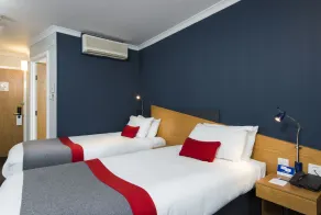 Holiday Inn Express Swansea East by IHG - Room