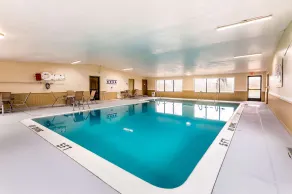 Econo Lodge Inn & Suites Auburn - Piscine