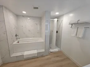 Casa Blanca Inn and Suites - Bathroom