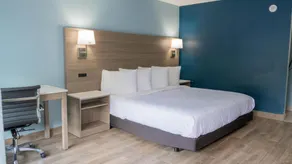 SureStay by Best Western Jacksonville Airport - Room