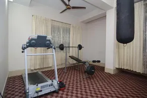 Hotel Holiday Xpress - Fitness facility