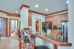 Cozy Avon Retreat w/ Private Deck & Pool Access! - Innvendig