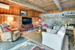 Cozy Cohocton Cottage w/ Private Beach & Deck! - Innvendig
