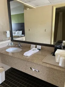 Quality Inn & Suites Big Rapids near University - Salle de bain