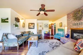 Tasteful Home w/ Stunning River & Valley View - Interiör