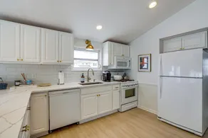 Walk to Beach! Pet-friendly Getaway in Lavallette - Interni