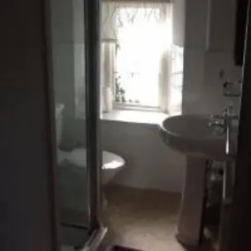 The Shoulder at Hardstoft - Baño
