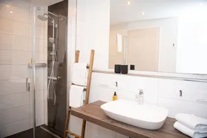 Ferienloft, 100 qm, 2 Schlafzimmer, 1 offenes Schlafzimmer, Balkon und Terrasse, max. 6 Personen - Baño