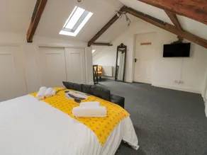 The Wizard's Loft - Room