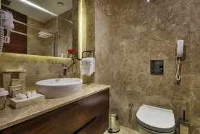Bellis Deluxe Hotel & Heated for Winter Aqua Park - Bathroom