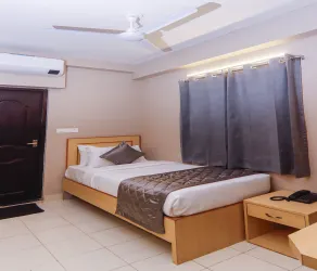 Hotel Vinayaga Tiruppur - Chambre