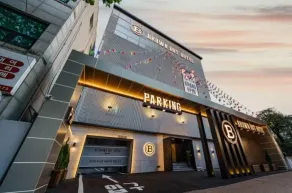 Browndot seongdangmot - Esterni