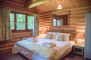 Willow Lodge With Hot Tub, Kingfishers - Room
