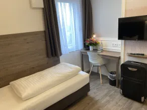 Signature East Hotel Falk - Zimmer