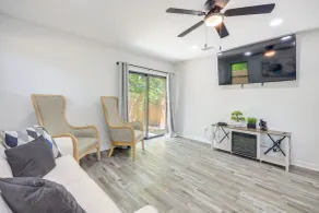 Walk to Stadiums & Dining: Pet-friendly Home! - Innenbereich