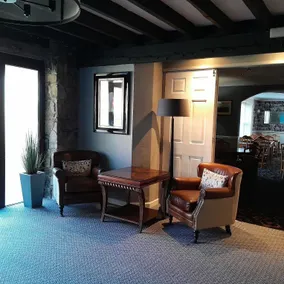 OYO Lamphey Hall - Hall