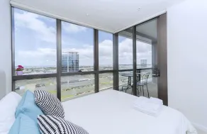 Brilliant Victoria Harbour Waterfront im Geschäftsviertel mit Pool und Fitnessraum sowie kostenlosen Straßenbahnen - Zimmer