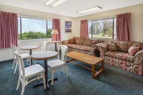 Super 8 by Wyndham Hebron Lowell Area - Lobby