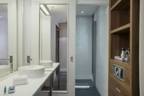 Aloft by Marriott Liverpool - Bathroom
