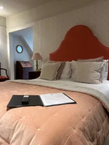 Ravenwood Hall Hotel - Room