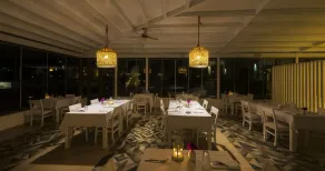 LIV Hotel by Bellazure - Restaurant