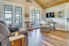 Escape to Nature: Lakefront Jay Cottage w/ Views! - Interni