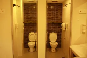 36 First Island - Bathroom