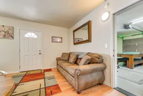 Patio & Game Room! Cozy Studio Near Oregon Caves - Innenbereich