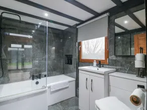 Squirrel's Nest - Bathroom