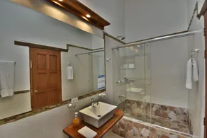 Hotel Jardines De La Villa - Bathroom