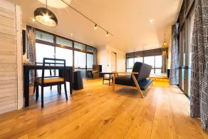 N House - Camera