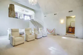 Historic Auburn Home w/ Theater & Yard! - Interiör