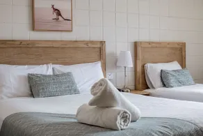 Hospitality Esperance SureStay Collection by Best Western - Zimmer