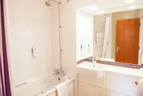 Premier Inn Cambridge North - Girton - Bathroom