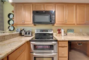 Pool Access: Waterfront Hudson Condo! - Innenbereich