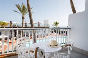 Plus Fariones Apartamentos - Vue de la chambre