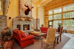 Whitefish Lodge and Suites - Sittområde i lobbyn