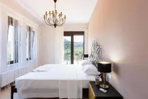 Villa adatta alle famiglie con giardino, griglia e piscina privata | Vista sulla città | Accanto alla spiaggia - Camera